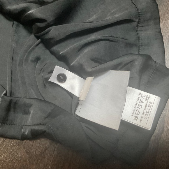 GAP Satin Mockneck Pleated Blouse in Black with Mandarin Collar - Picture 9 of 11